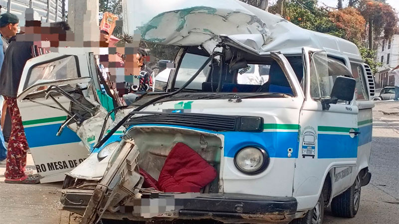 Accidente de camioneta del Servicio Público en Zitácuaro, Michoacán, deja siete heridos 